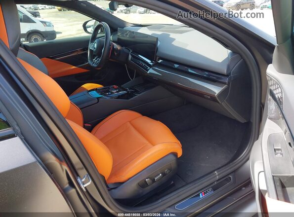 WBS83FK08SCU45123 2025 BMW M5 Black Widok wnętrza z przodu