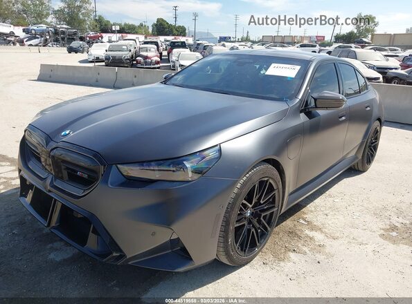 WBS83FK08SCU45123 2025 BMW M5 Black Widok z przodu