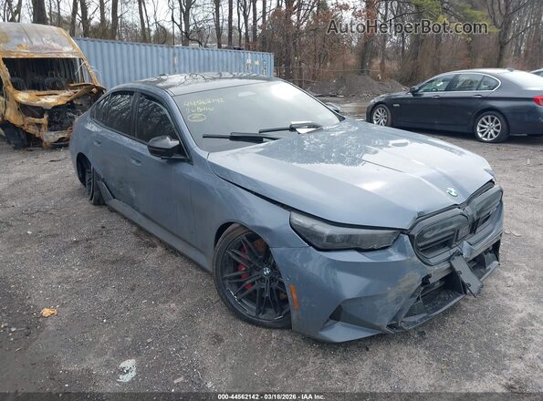 WBS83FK09TCV27752 2026 BMW M5 Серый Вид спереди