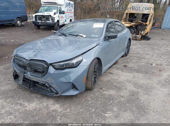 WBS83FK09TCV27752 2026 BMW M5 Серый Передняя левая четверть