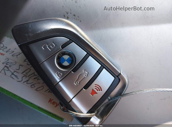 WBSDZ0C02PCM59017 2023 BMW M8 Синий Вид панели приборов