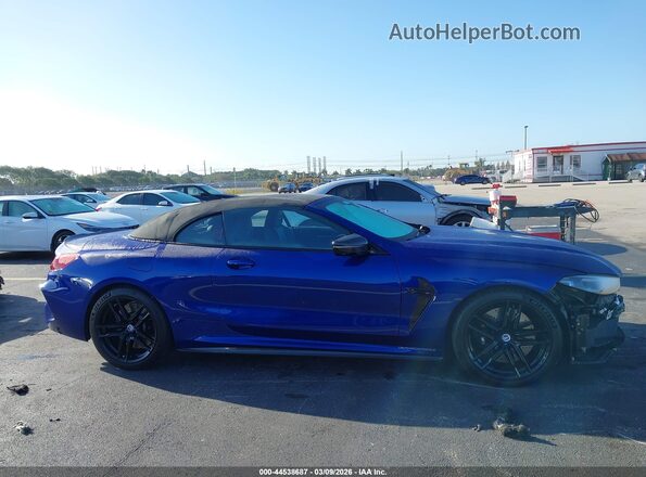 WBSDZ0C02PCM59017 2023 BMW M8 Синий Панорамный вид салона 360°