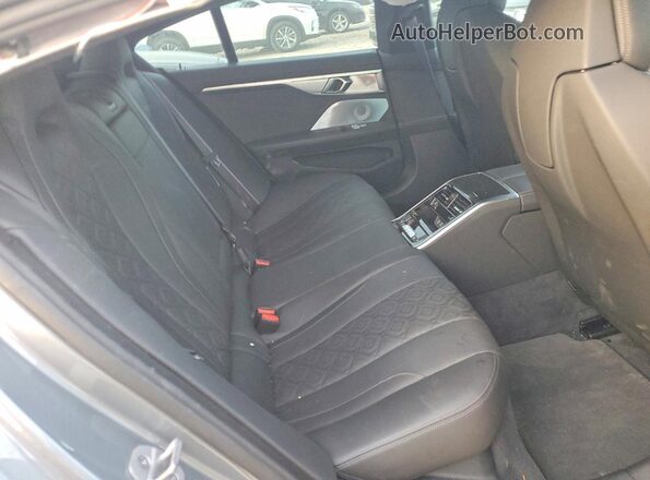 WBSGV0C06SCT93976 2025 BMW M8 Серый Вид задних сидений