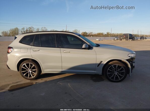 WBX47DP0XNN176660 2022 BMW X3 Gray Widok wnętrza z tyłu