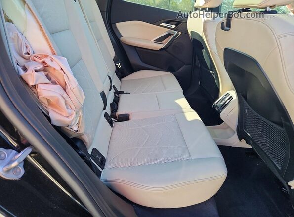 WBX73EF00P5Y08052 2023 BMW X1 Black Vista interior trasera