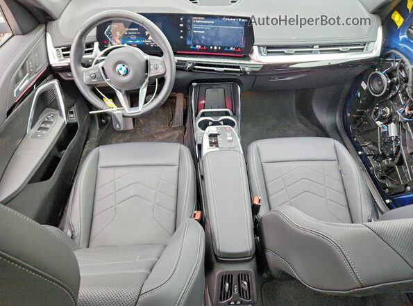 WBX73EF02S5201059 2025 BMW X1 Синий Вид панели приборов