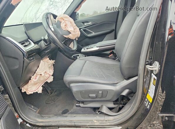 WBX73EF05P5W50808 2023 BMW X1 Черный Вид салона спереди