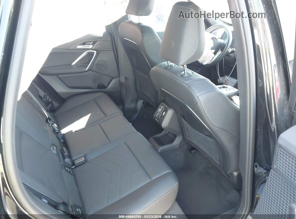WBX73EF07P5X11401 2023 BMW X1 Black Widok naklejki z numerem VIN