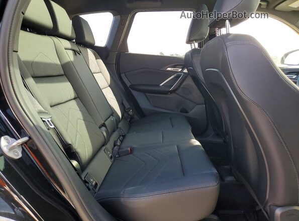 WBX73EF09S5151664 2025 BMW X1 Черный Вид задней части салона