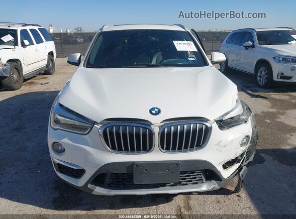 WBXHT3C30J5F92172 2018 BMW X1 Белый Вид панели приборов