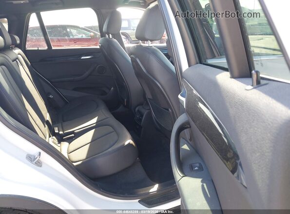 WBXHT3C30J5F92172 2018 BMW X1 Белый Вид наклейки с VIN-кодом