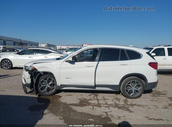 WBXHT3C30J5F92172 2018 BMW X1 Белый Вид задней части салона
