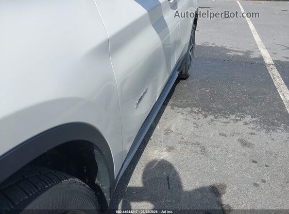 WBXHT3C30J5L26714 2018 BMW X1 White Widok z przodu