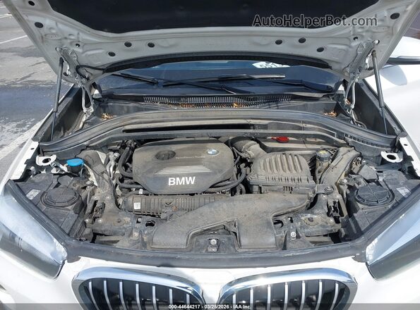 WBXHT3C30J5L26714 2018 BMW X1 White Widok z tyłu