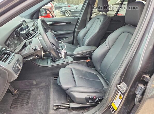 WBXHT3C31J5L25166 2018 BMW X1 Угольный Вид салона спереди