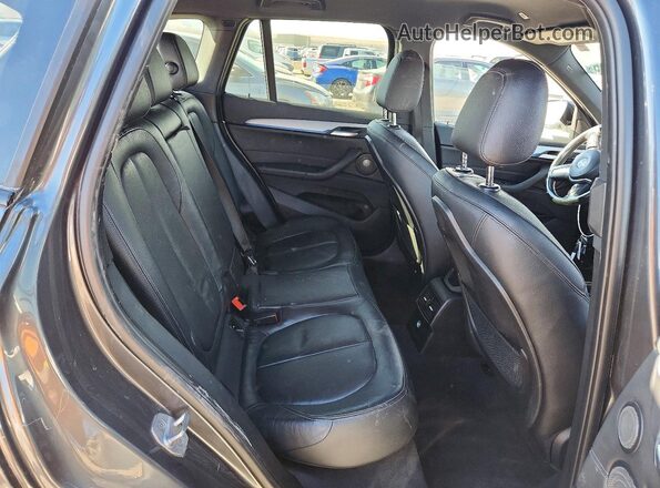 WBXHT3C32H5F71365 2017 BMW X1 Угольный Вид задних сидений