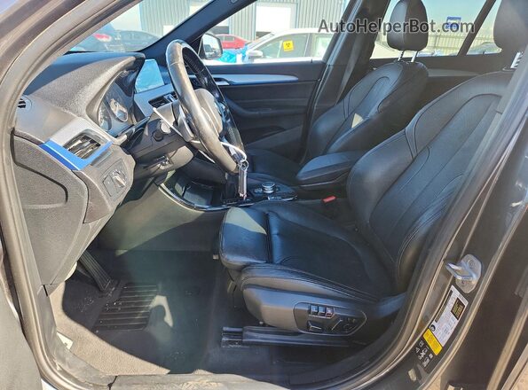 WBXHT3C32H5F71365 2017 BMW X1 Угольный Вид салона спереди