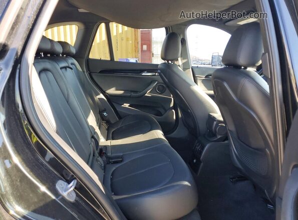 WBXHT3C34G5E50335 2016 BMW X1 Black Widok tylnych siedzeń