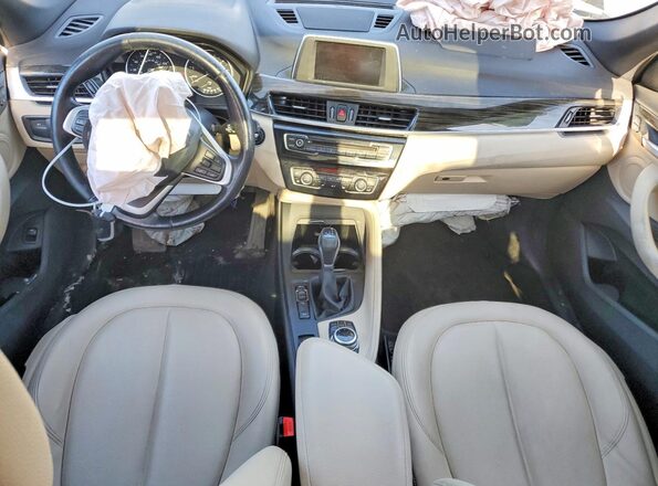 WBXHT3C34H5F70024 2017 BMW X1 Black Widok deski rozdzielczej