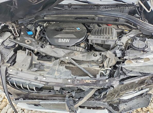 WBXHT3C34H5F70024 2017 BMW X1 Black Widok komory silnika