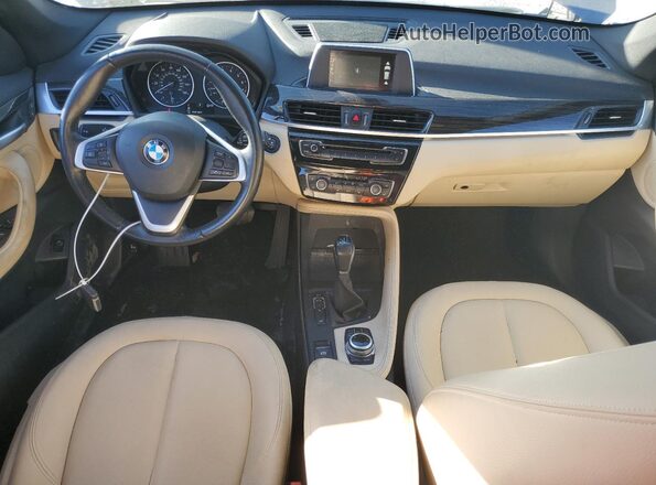 WBXHT3C36H5F75127 2017 BMW X1 Синий Вид панели приборов