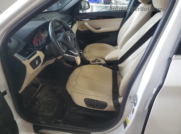 WBXHT3C37G5F66189 2016 BMW X1 White Вид салону спереду