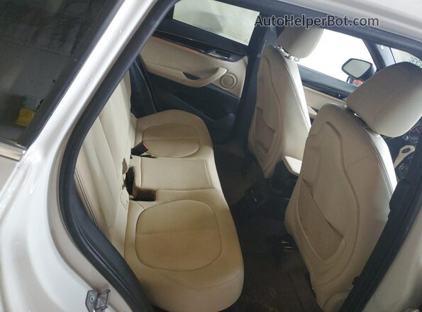 WBXHT3C37G5F66189 2016 BMW X1 White Вид задньої частини салону