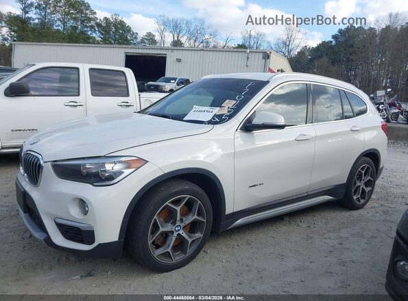 WBXHT3C37H5F70955 2017 BMW X1 Белый Вид задней части салона
