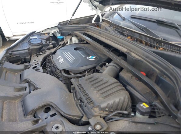 WBXHT3C37H5F70955 2017 BMW X1 Белый Вид сзади
