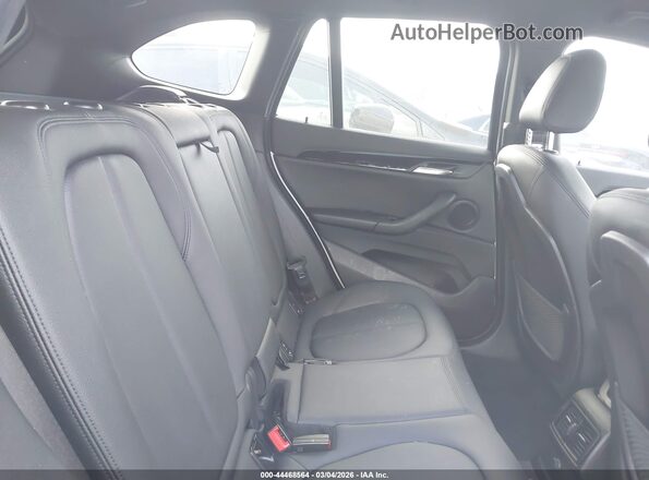 WBXHT3C37H5F70955 2017 BMW X1 Белый Вид наклейки с VIN-кодом