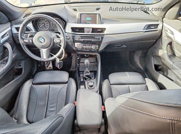 WBXHT3C37J5F92959 2018 BMW X1 Серый Вид панели приборов