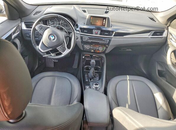 WBXHT3C38G5F66332 2016 BMW X1 Gray Vista del salpicadero