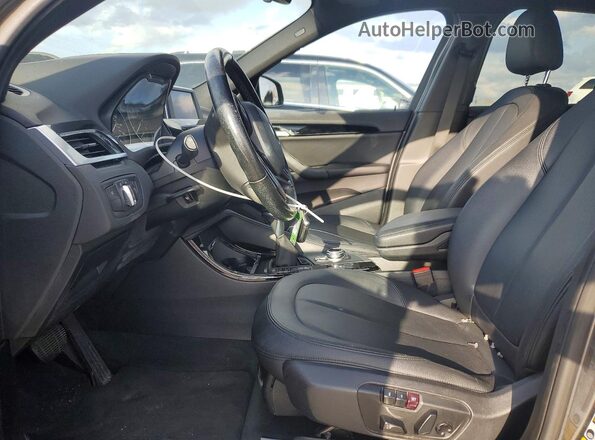 WBXHT3C38G5F66332 2016 BMW X1 Gray Vista interior delantera