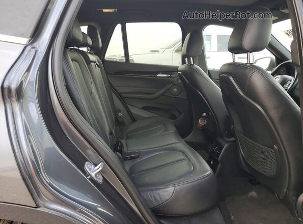 WBXHT3C38H5F82533 2017 BMW X1 Серый Вид задних сидений
