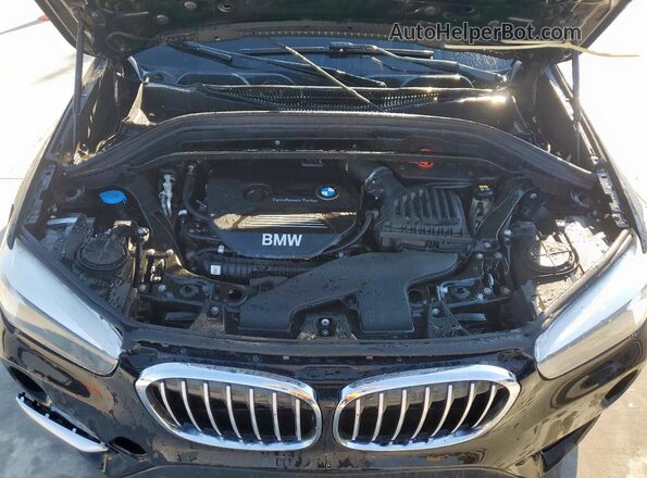WBXHT3C39J5L27103 2018 BMW X1 Black Widok komory silnika