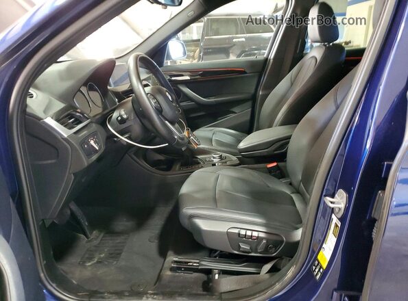 WBXHT3C59K5L37990 2019 BMW X1 Синий Вид салона спереди