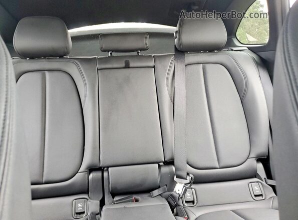 WBXHT3Z34G4A48778 2016 BMW X1 Black Widok tylnych siedzeń