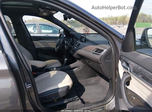 WBXHT3Z36H4A65695 2017 BMW X1 Серый Вид салона спереди