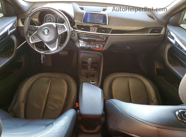 WBXHU7C34J5H41347 2018 BMW X1 Серебряный Вид панели приборов