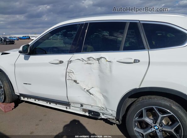 WBXHU7C35HP925353 2017 BMW X1 Белый Вид задней части салона