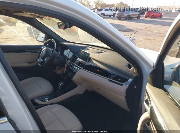 WBXHU7C5XK5L11208 2019 BMW X1 Белый Вид салона спереди