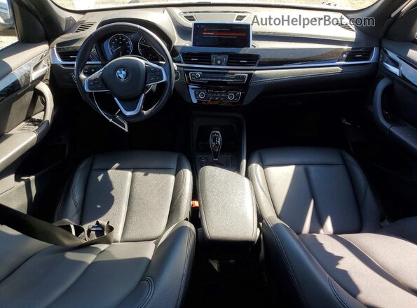 WBXJG7C00M3M74252 2021 BMW X1 Серебряный Вид панели приборов