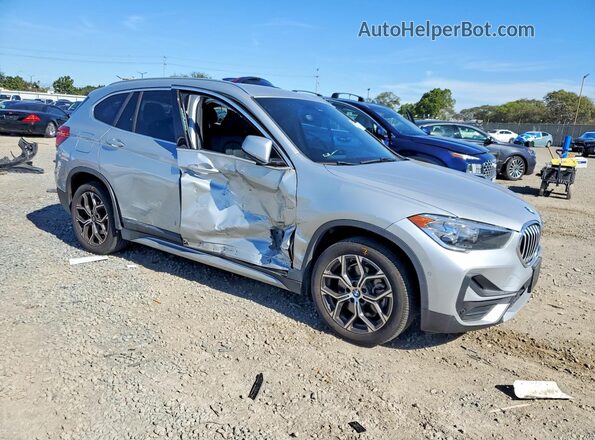 WBXJG7C00M3M74252 2021 BMW X1 Серебряный Передняя правая четверть