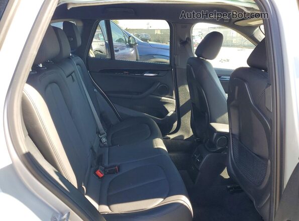WBXJG7C00M3M74252 2021 BMW X1 Серебряный Вид задней части салона