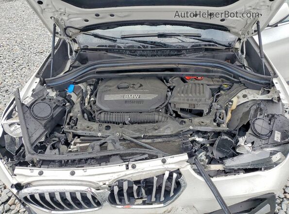 WBXJG7C01N5V20760 2022 BMW X1 White Սալոնի հետևի տեսք