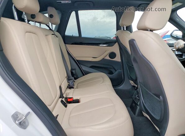 WBXJG7C01N5V20760 2022 BMW X1 White Հետևի նստատեղերի տեսք