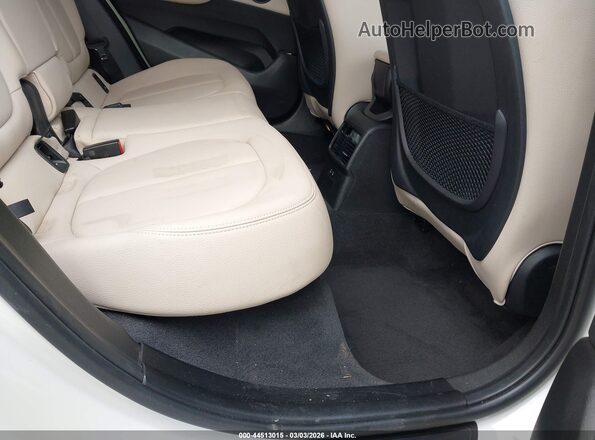 WBXJG7C04M5U36799 2021 BMW X1 White VIN კოდის სტიკერის ხედი