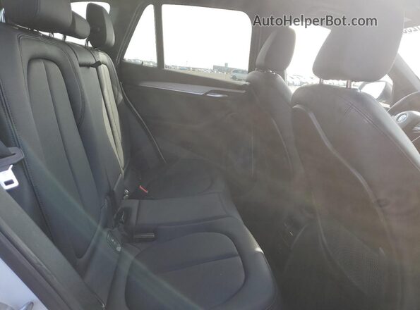 WBXJG9C0XM5S54665 2021 BMW X1 White Вид задньої частини салону