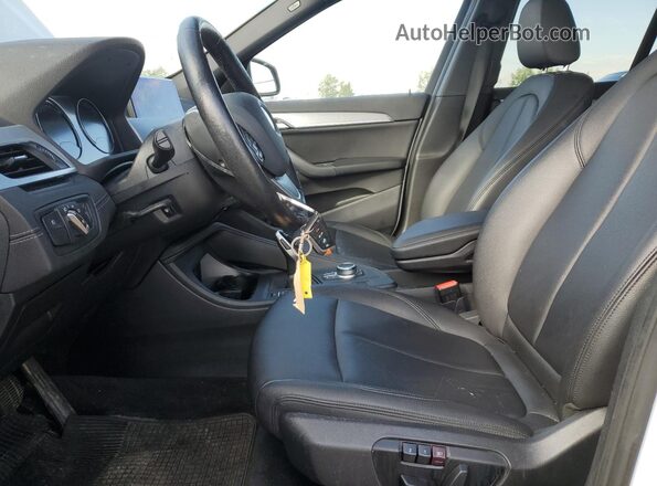 WBXJG9C0XM5S54665 2021 BMW X1 White Вид салону спереду
