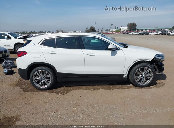 WBXYH9C08M5S40758 2021 BMW X2 White 360 interior view